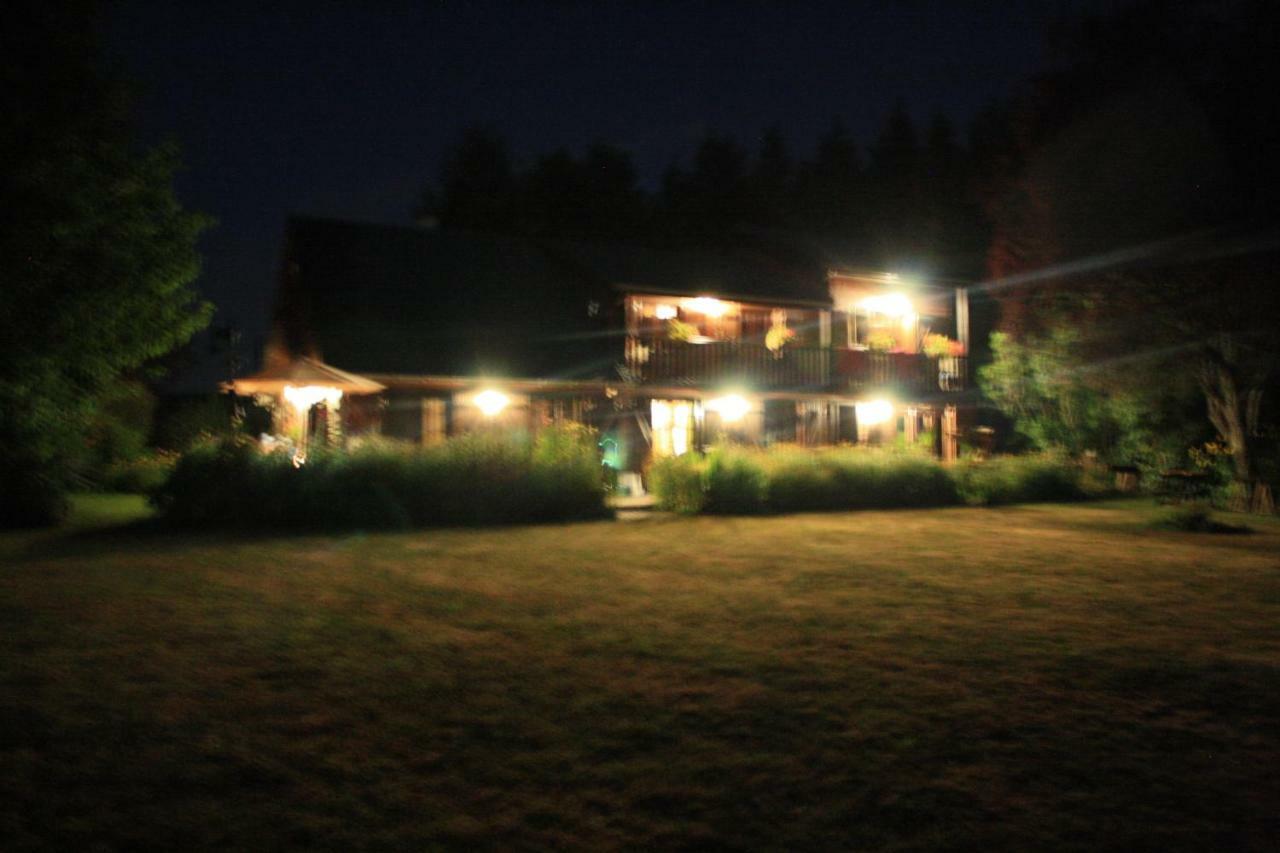 Spruce Lake Sauviat-sur-Vige ภายนอก รูปภาพ