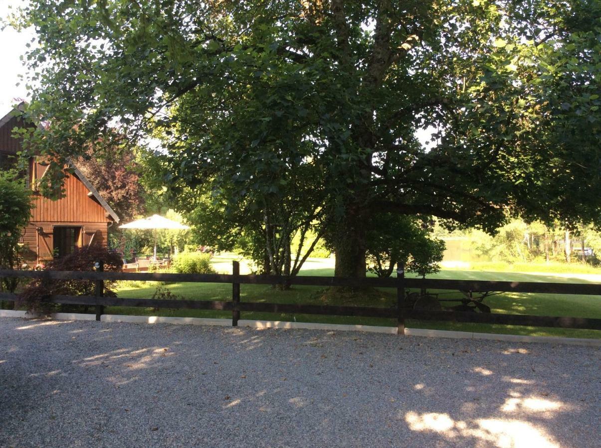 Spruce Lake Sauviat-sur-Vige ภายนอก รูปภาพ
