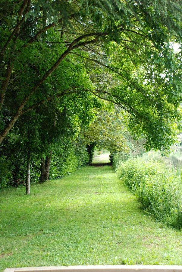 Spruce Lake Sauviat-sur-Vige ภายนอก รูปภาพ