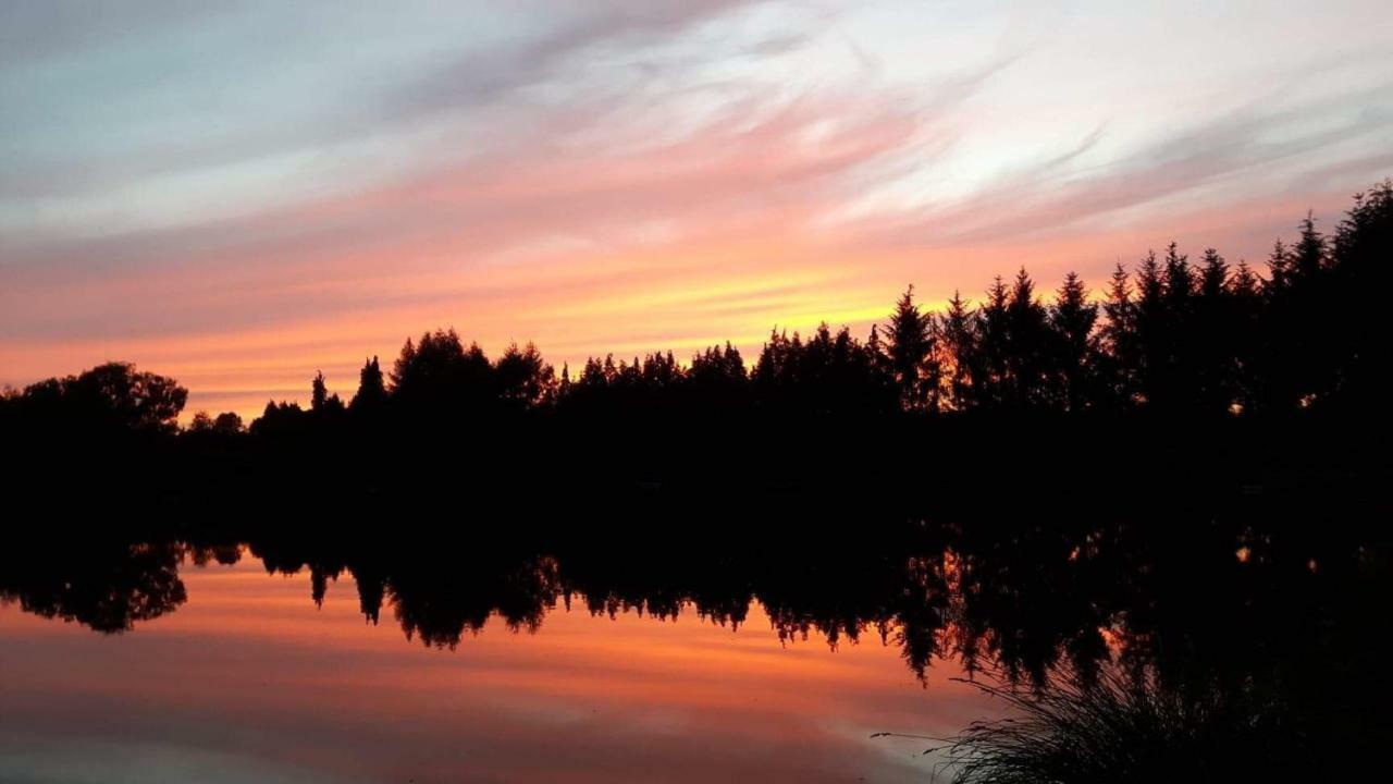 Spruce Lake Sauviat-sur-Vige ภายนอก รูปภาพ